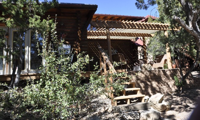 Pinion Ridge Estates Cabina | Mema's Cozy Cabin in the Sandia Mountains
