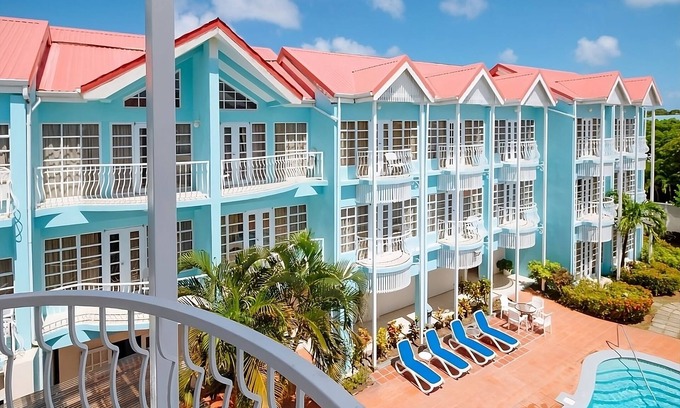 Rodney Bay Hotel | Memorable Getaway w/ Family! 4 Large Units for 16! Outdoor Pool, FREE Parking!