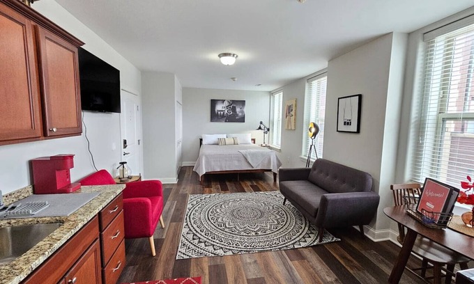 Champaign Apartamento | Memorable Stay at The Inman - 216