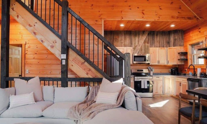 McArthur Cabina | Memories at Hillside A Modern Cabin Hocking Hills