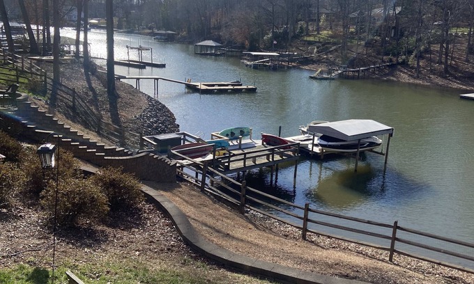 Mooresville Casa | Memory Maker| Lakefront |2 Main Level Master Suites | Family Friendly | Pets