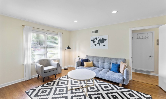 Memphis Casa | Memphis Hideaway - 5 mins to UofM! Central location, large backyard, & sleeps 7!