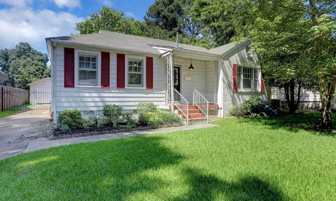University District Casa | *Memphis themed house minutes away from Beale, Zoo, Museums!