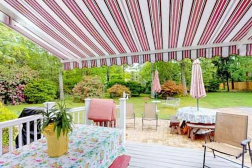 East Falmouth Casa | Menauhant Beach Paradise