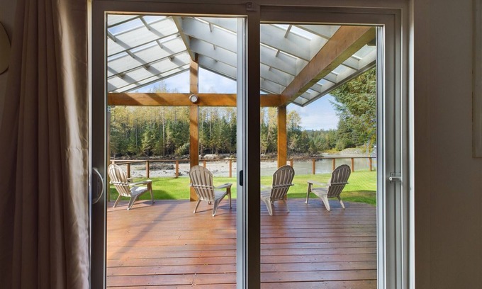 Mendenhall Valley Casa | Mendenhall River Views-Single Level-Covered Deck