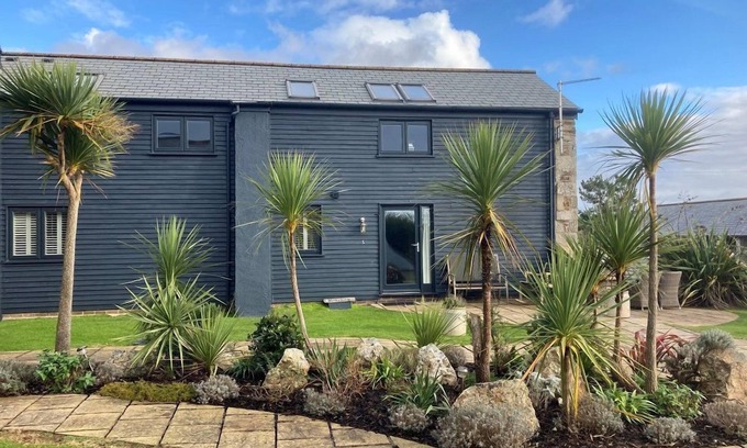 Trenance Casa | Menehay - a three bedroom house close to Mawgan Porth, sleeping 6 guests