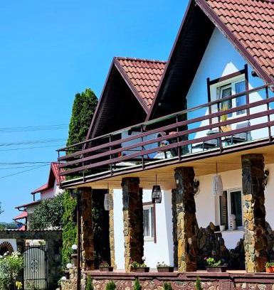Albestii Paminteni Casa | Mera Holiday Inn