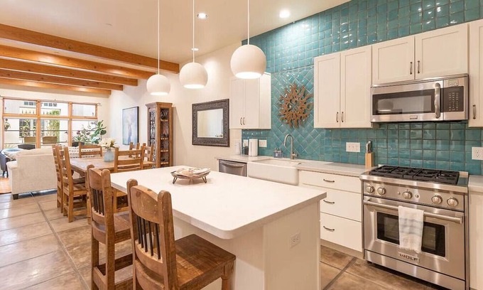 Menlo Park Casa | Mercado San Agustin | 2 BR 2.5 BA | Garage | Patio