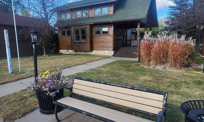 Mercer Casa | Mercer House on Major Snowmobile and ATV Trail