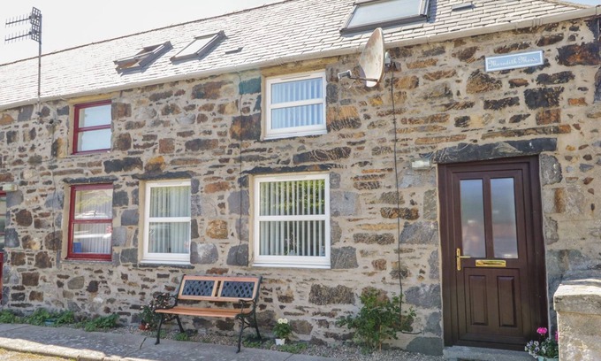 Banff Cabaña | MEREDITH COTTAGE, pet friendly, country holiday cottage in Banff