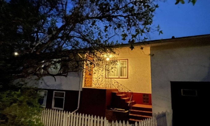 Bridgeland Casa | Merlot House – Retro Wine-Inspired Stay Near Downtown & Stampede Grounds