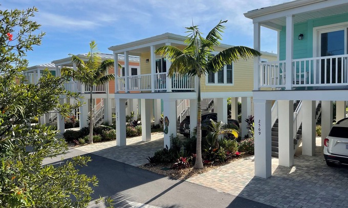 Jensen Beach Cabaña | Mermaid Cottage