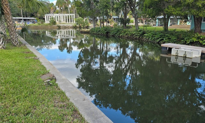 Weeki Wachee Gardens Casa | Mermaids Hideaway on the banks of beautiful waterways