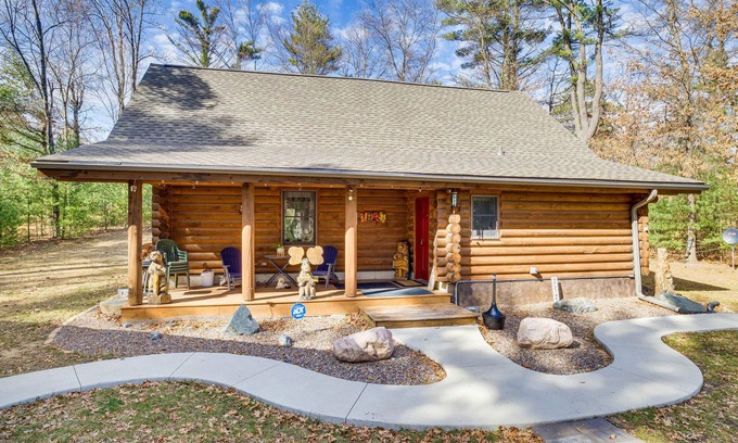 Hatfield Cabina | Merrillan Cabin w/ Fire Pit < 1 Mi to Lake Arbutus