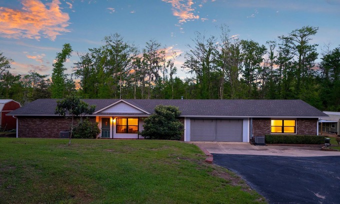 Marianna Casa | Merritt's Mill Pond Hideaway - 2.5 acres of waterfront paradise