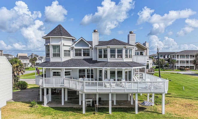 Pirates Beach Casa | "MerSea" Pirates Beach House in Galveston
