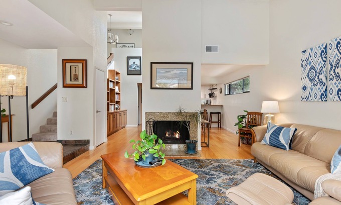West Mesa Casa | Mesa Cliff Place - Incredibly Located Townhome in Santa Barbara
