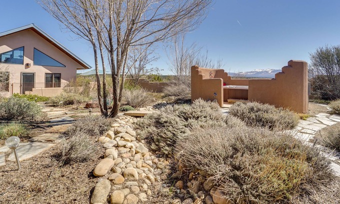 Mancos Apartamento | Mesa Verde Adobe Casita Vacation Rental w/ Hot Tub