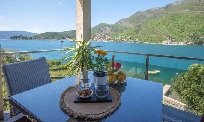 Lepetane Apartamento | Mesmerizing Studio Flat near Kotor Bay in Tivat
