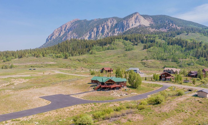 Crested Butte Chalet De Esquí | Mesmerizing Vistas- Limitless Summer and Winter Outdoor Activities
