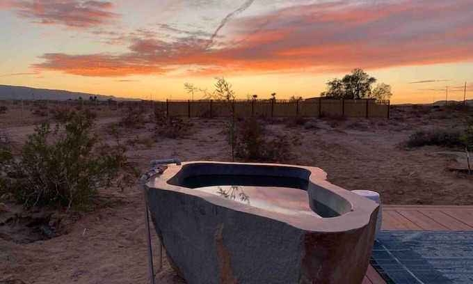 Wonder Valley Casa | Cabaña Mesquite Acogedor y romántico con enorme bañera de granito de aguas termales privadas
