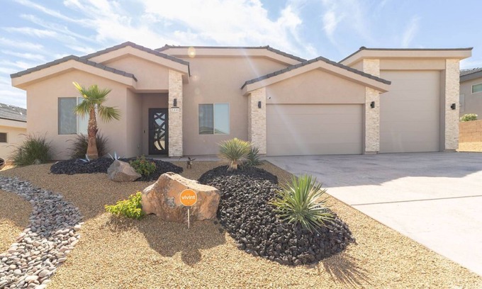 Mesquite Casa | Mesquite Retreat with great patio, pool, and putting green!