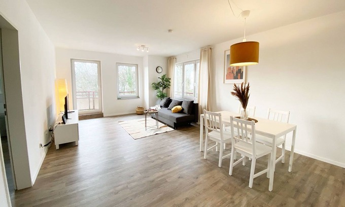 Hochdahl Apartamento | Met02 - Monteurwohnung mit Balkon in Erkrath-hochdahl, 83qm, 2 Schlafzimmer, 1 Wohnzimmer, Max. 4 Personen