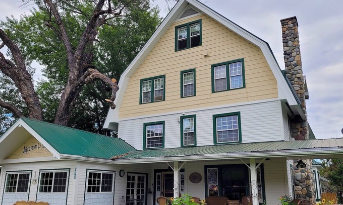 Twisp Cabina | Historic 1912 Inn. Amorosamente restaurado y bellamente mantenido