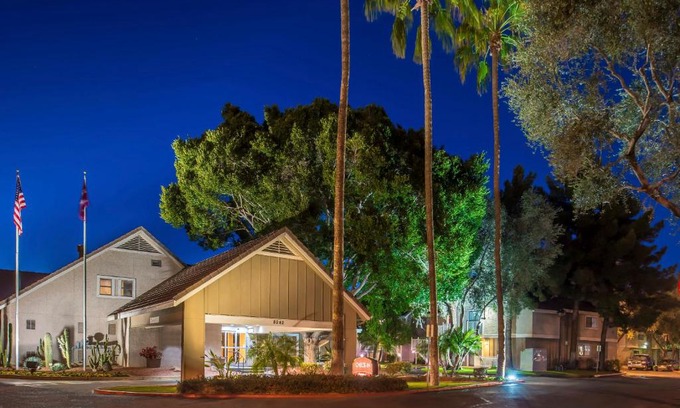 North Mountain Apartamento | Metro PHX Downstairs 2bd sleeps 6 modern design best location amenities