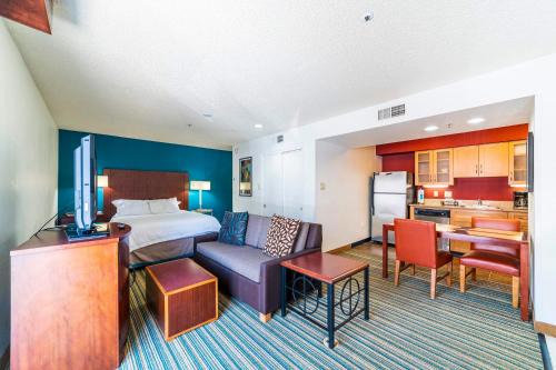 North Mountain Apartamento | Metro PHX STUDIO QUEEN sleeps 4 HEATED POOL