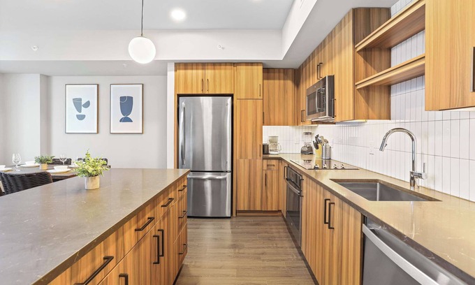 Clarendon Apartamento | Metro-Side Modern Comfort