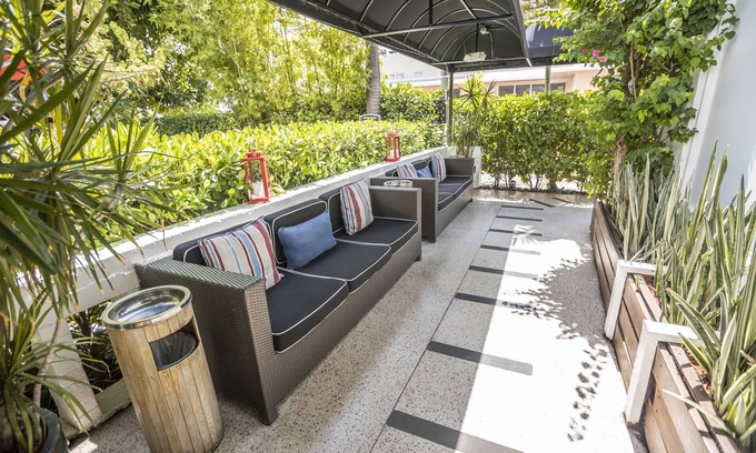 Flamingo/Lummus Hotel | Metropole Suites South Beach