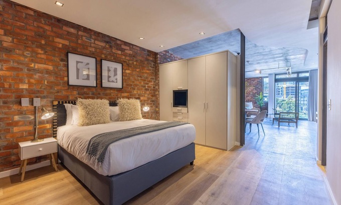 Flora Park Apartamento | Metropolis Studio Apt | Wifi | Netflix