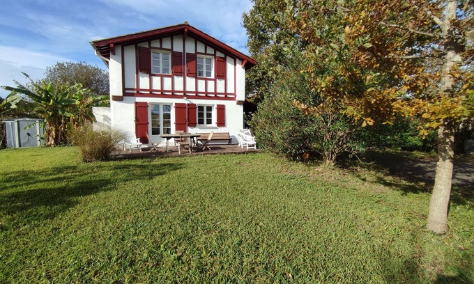 Saint-Pee-sur-Nivelle Apartamento | Meublé de Tourisme 3, Lumineux Avec Terrasse, vue sur Montagne et Grand Jardin