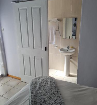 Komani Apartamento | Mews Road Self-Catering