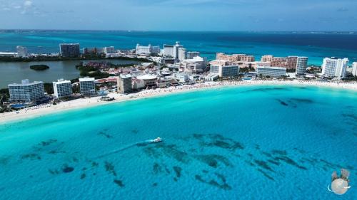 Punta Cancún Apartamento | Mexican Style Top Floor