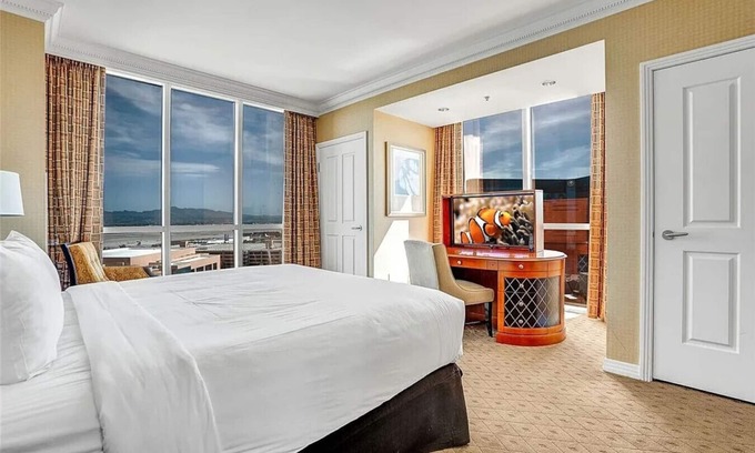 Winchester Casa | MGM Signature - 2 Minute Drive to Strip
