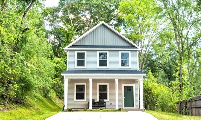 Mount Holly Casa | MH close to Charlotte airport, White Water Center