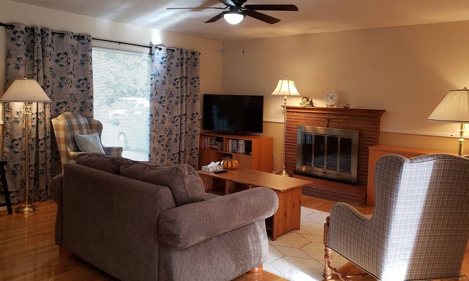 Hillsboro Casa | Mi Casa Entire suite 2 BED/1BA single level house. Nice garden view