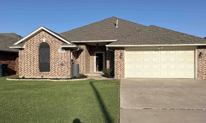 South Oklahoma City Casa | Mi casa es su casa. Beautifully furnished