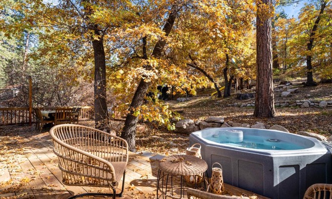 Moonridge Casa | Mi Casa Es Su Casa - Immerse yourself in a world of modern mountain living!