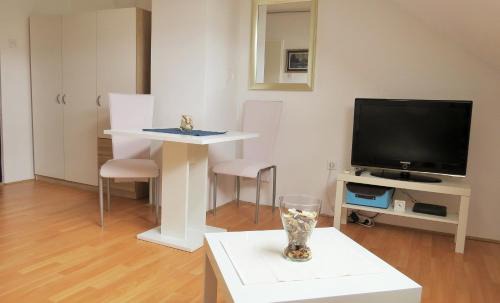 Velika Gorica Apartamento | Mia Airport studio apartment - 0-24h Self check in&out - Parking on site