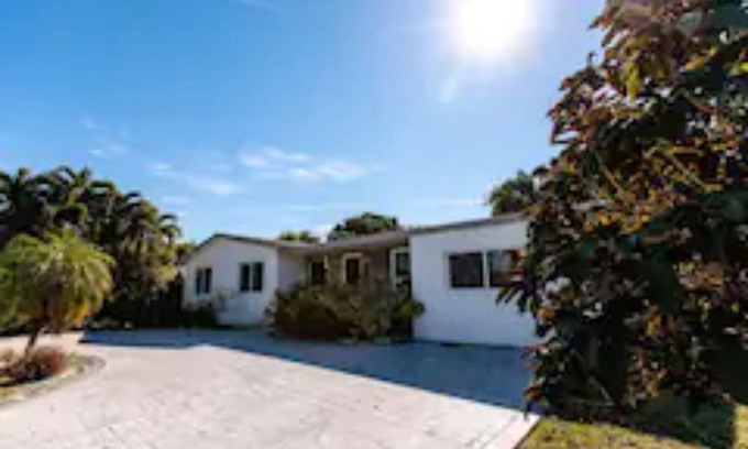 Ives Estates Casa | Miami Aventura House Close to Hard Rock Stadium