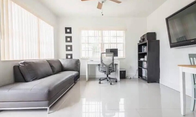 Allapattah Apartamento | Miami Marlin/ Heat, UM Jackson Hospitals, Museum, 800mbps Internet, FlatTV,Train