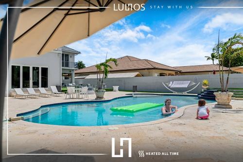Ludlam Casa | Miami Villa Pool, Jacuzzi & 5 King Suites L58