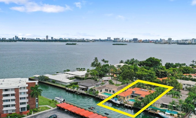 Miami Shores Casa | Miami Waterfront boater's paradise pool home