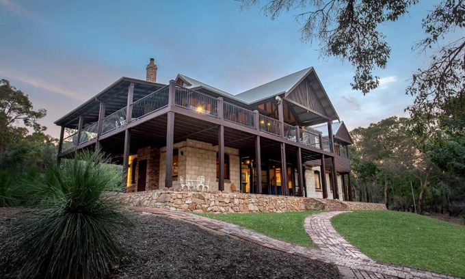 Eagle Bay Casa | Mibremilla I Private Properties