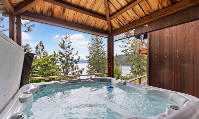 Coeur d'Alene Casa | Mica Bay Chalet | This Retreat Awaits You