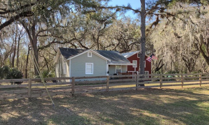 Micanopy Casa | Micanopy Countyline Cottages