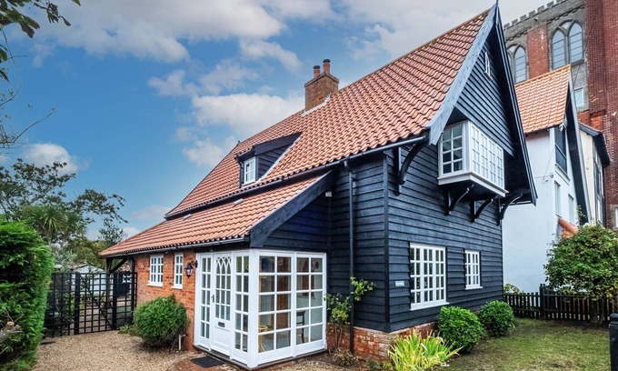 Thorpeness Cabaña | Micawbers - sleeps 6 guests in 3 bedrooms
